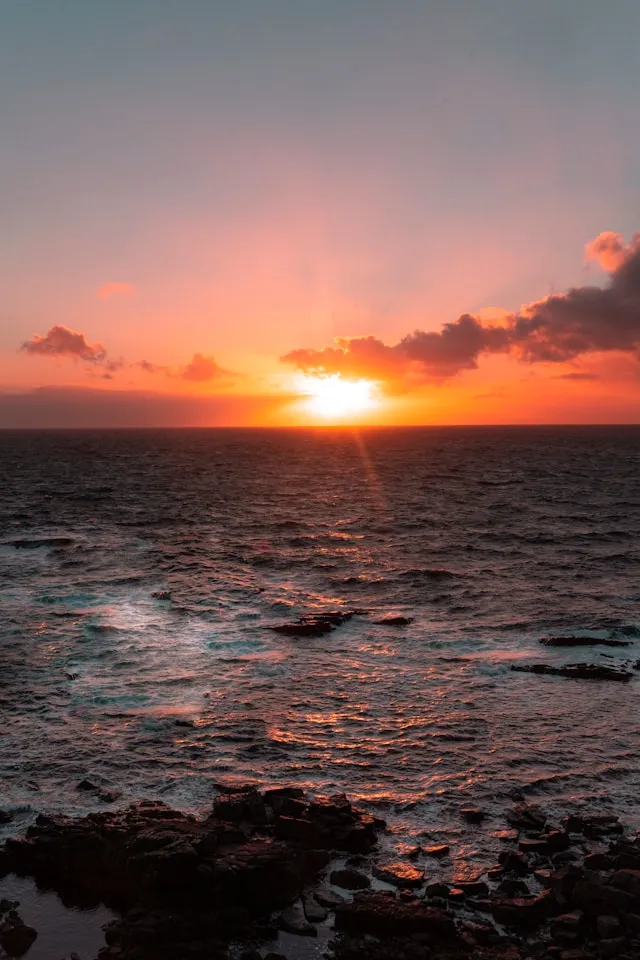 Couché de soleil au bord de la mer